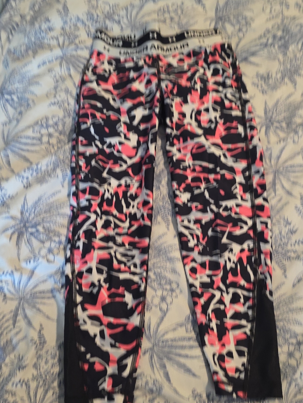 Under Armour Girls Pink Black White Camo Print Leggings